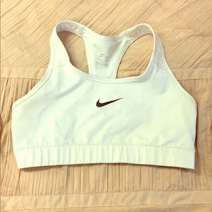 Nike sports bra size medium